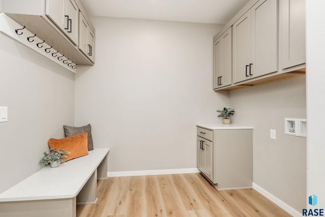 405 N Sunshine Ave Avenue, Brandon, SD 57005