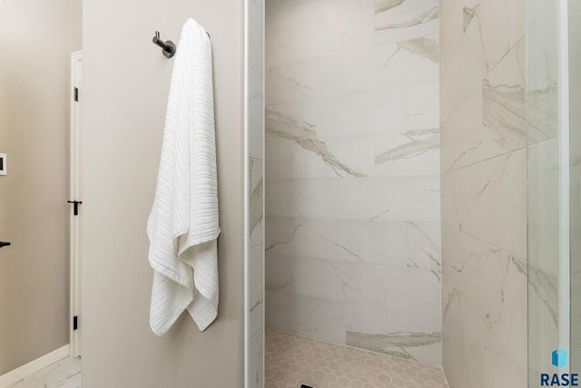 405 N Sunshine Ave Avenue, Brandon, SD 57005