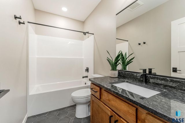 405 N Sunshine Ave Avenue, Brandon, SD 57005