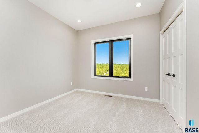 405 N Sunshine Ave Avenue, Brandon, SD 57005