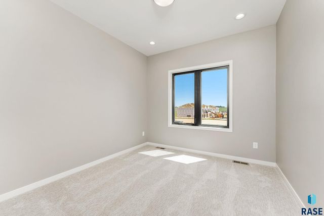 405 N Sunshine Ave Avenue, Brandon, SD 57005