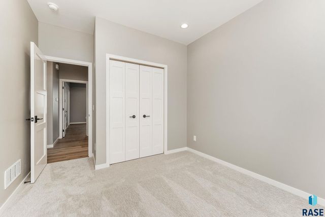 405 N Sunshine Ave Avenue, Brandon, SD 57005