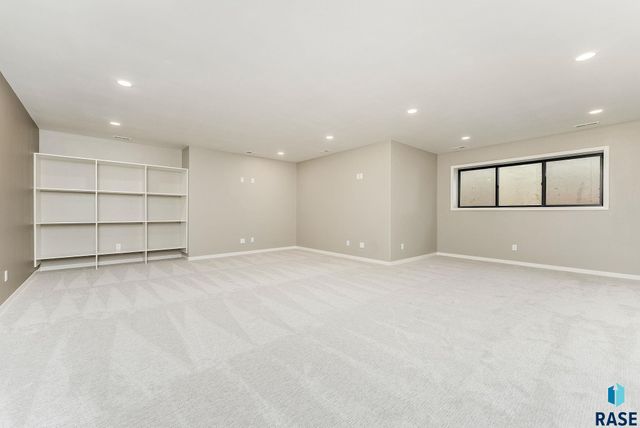 405 N Sunshine Ave Avenue, Brandon, SD 57005