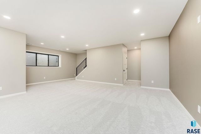 405 N Sunshine Ave Avenue, Brandon, SD 57005