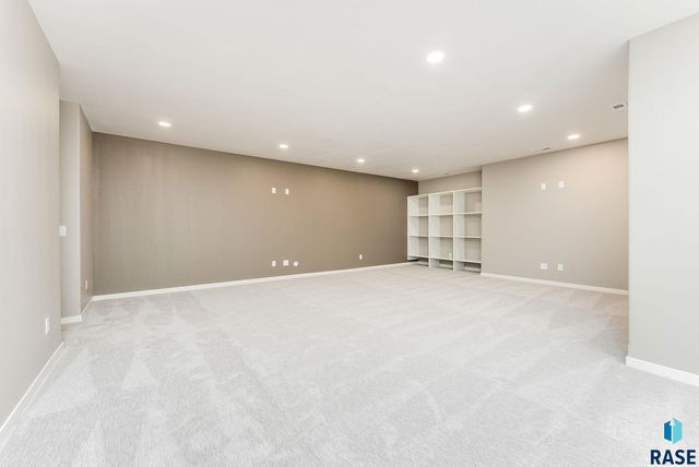 405 N Sunshine Ave Avenue, Brandon, SD 57005