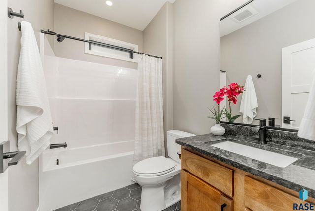 405 N Sunshine Ave Avenue, Brandon, SD 57005