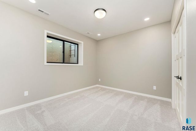 405 N Sunshine Ave Avenue, Brandon, SD 57005