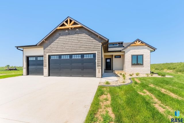 405 N Sunshine Ave Avenue, Brandon, SD 57005