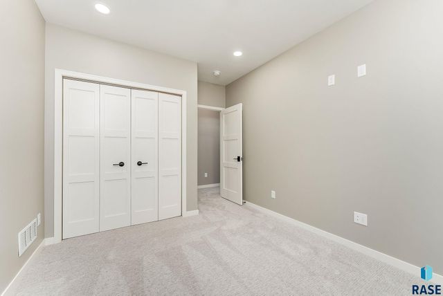 405 N Sunshine Ave Avenue, Brandon, SD 57005