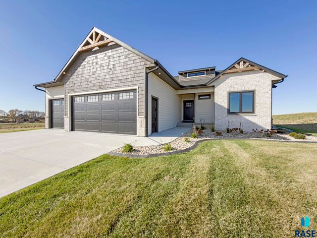 405 N Sunshine Ave Avenue, Brandon, SD 57005