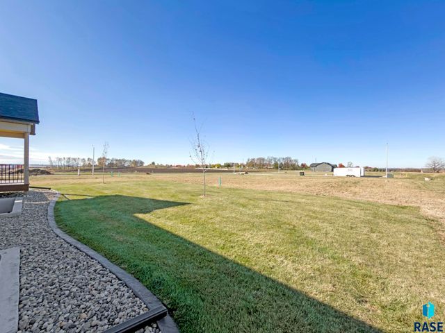 405 N Sunshine Ave Avenue, Brandon, SD 57005