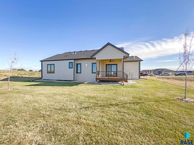 405 N Sunshine Ave Avenue, Brandon, SD 57005