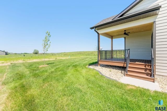 405 N Sunshine Ave Avenue, Brandon, SD 57005