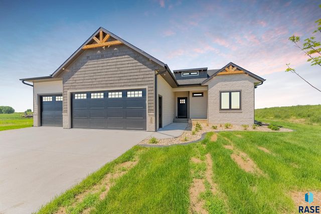 405 N Sunshine Ave Avenue, Brandon, SD 57005