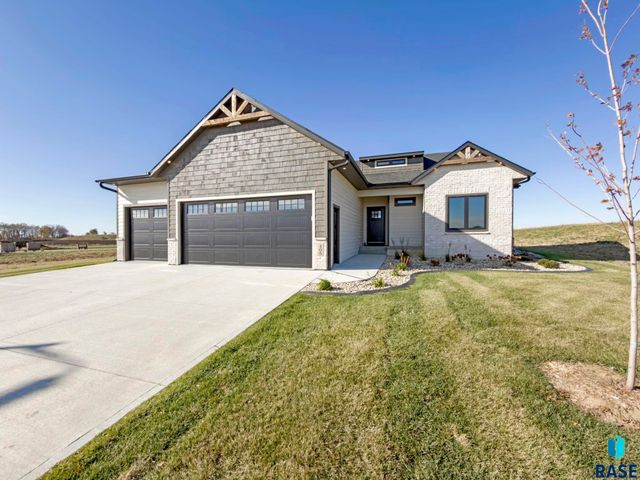 405 N Sunshine Ave Avenue, Brandon, SD 57005