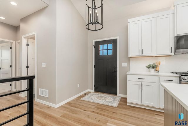 405 N Sunshine Ave Avenue, Brandon, SD 57005