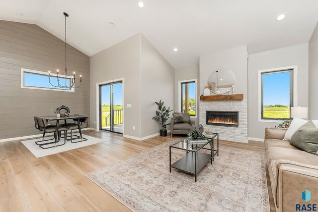 405 N Sunshine Ave Avenue, Brandon, SD 57005