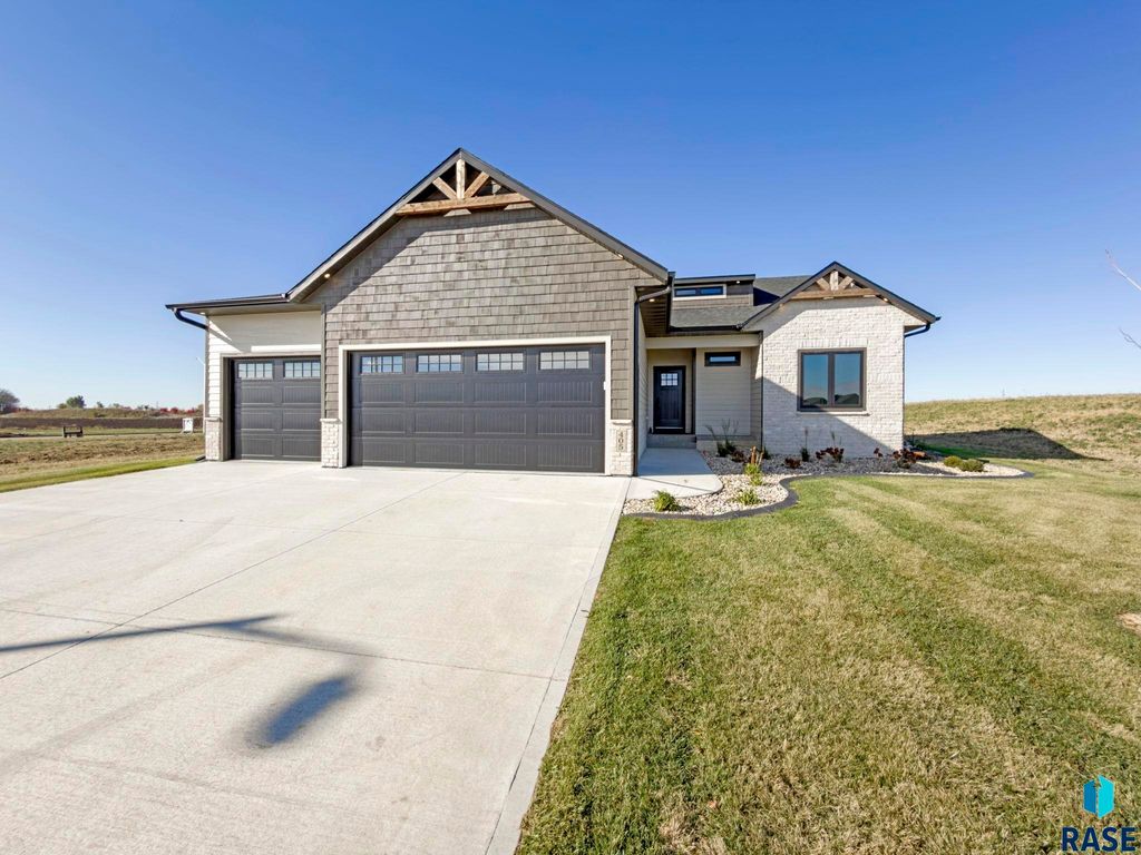 405 N Sunshine Ave Avenue, Brandon, SD 57005