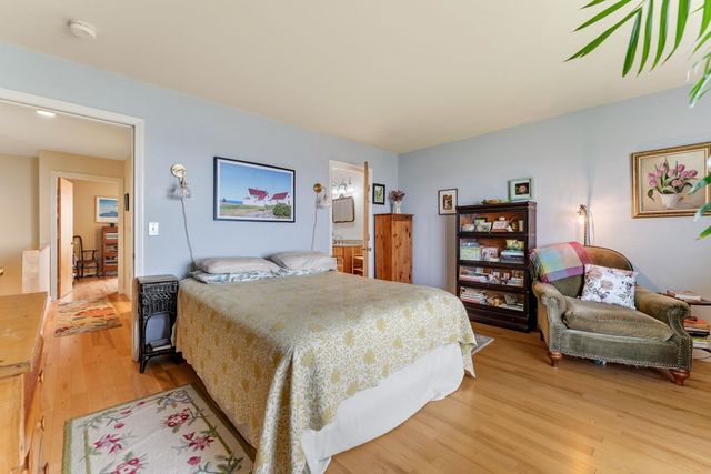 27 Northshore Drive, Burlington, VT 05401
