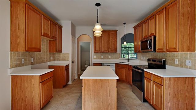 5802 Sugar Bush Drive, Magnolia, TX 77354
