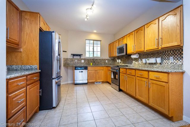 1083 Maya Court Court, Troy, MI 48085