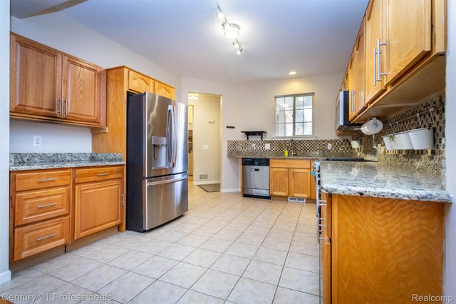 1083 Maya Court Court, Troy, MI 48085