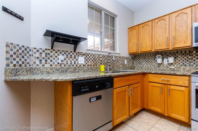 1083 Maya Court Court, Troy, MI 48085