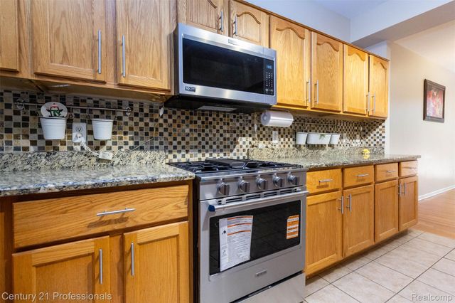 1083 Maya Court Court, Troy, MI 48085