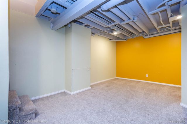 1083 Maya Court Court, Troy, MI 48085