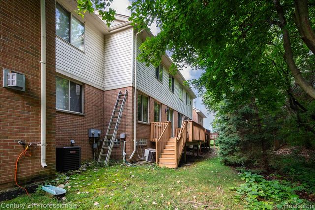 1083 Maya Court Court, Troy, MI 48085