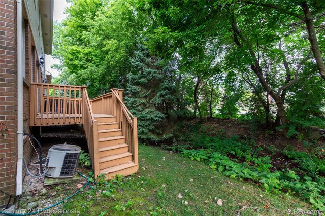 1083 Maya Court Court, Troy, MI 48085
