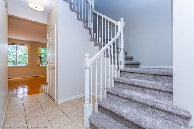 1083 Maya Court Court, Troy, MI 48085
