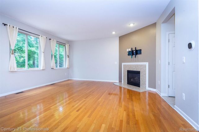 1083 Maya Court Court, Troy, MI 48085