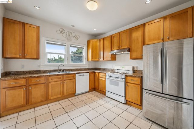 2140 Woolsey St, Berkeley, CA 94705