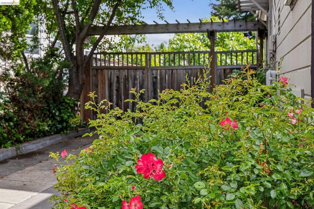 2140 Woolsey St, Berkeley, CA 94705
