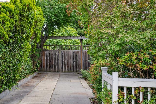 2140 Woolsey St, Berkeley, CA 94705