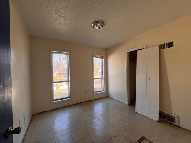 5349 ABBEYCREST DR, Memphis, TN 38109