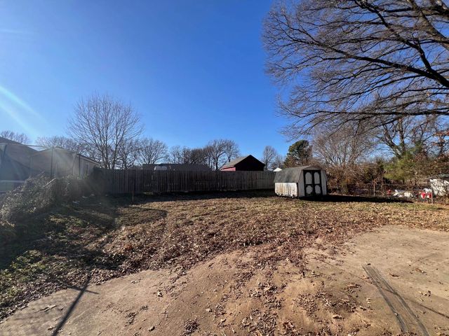 5349 ABBEYCREST DR, Memphis, TN 38109