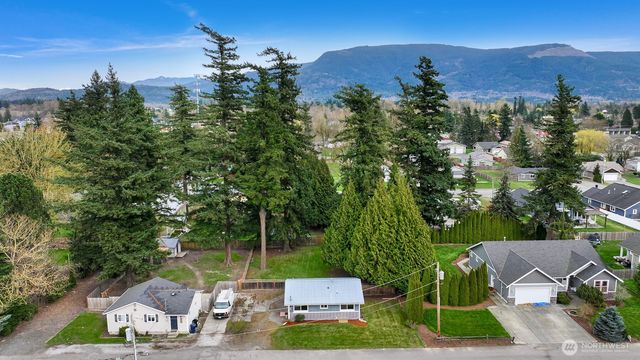 310 W 3rd Street, Nooksack, WA 98276