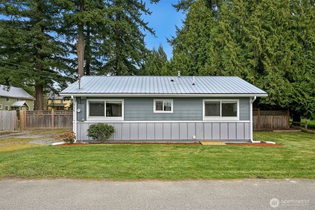 310 W 3rd Street, Nooksack, WA 98276