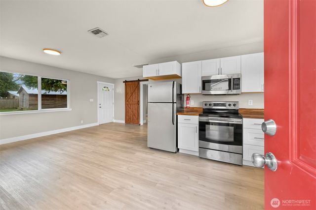 310 W 3rd Street, Nooksack, WA 98276