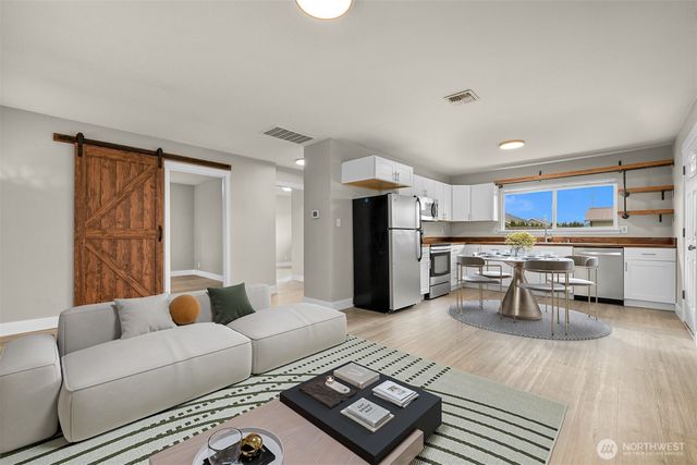 310 W 3rd Street, Nooksack, WA 98276