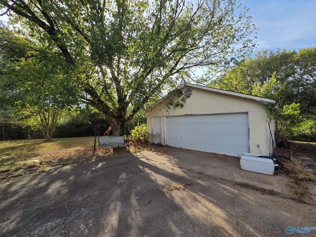 2218 Norris Road NW, Huntsville, AL 35810