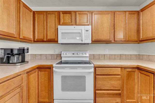 1532 E 3rd Ave, Twin Falls, ID 83301