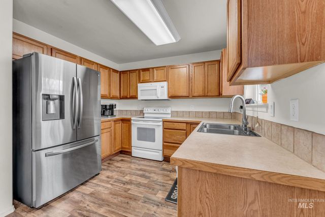 1532 E 3rd Ave, Twin Falls, ID 83301