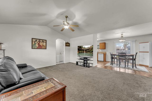 1532 E 3rd Ave, Twin Falls, ID 83301