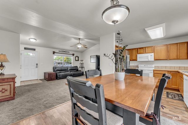1532 E 3rd Ave, Twin Falls, ID 83301
