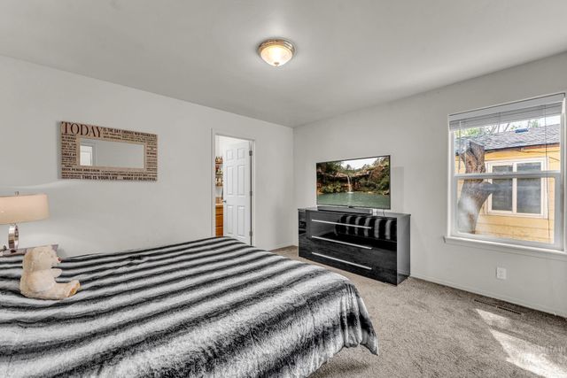 1532 E 3rd Ave, Twin Falls, ID 83301
