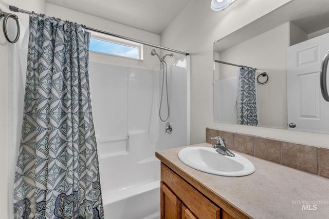 1532 E 3rd Ave, Twin Falls, ID 83301