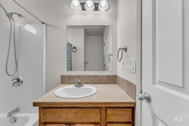 1532 E 3rd Ave, Twin Falls, ID 83301